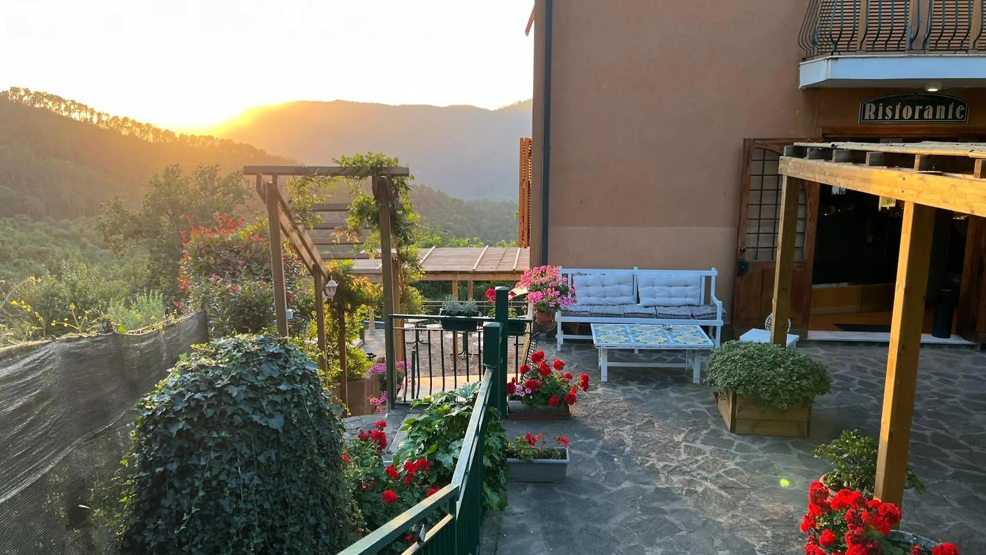 Hotel Meri 1956 Locanda E Cucina Framura